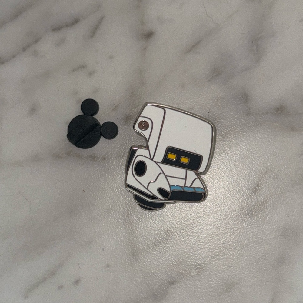 Disney Pin - M-O from Wall-E - 2024 Hidden Mickey Mystery Pin Collection